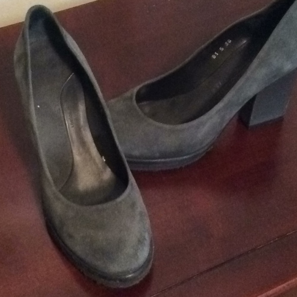 Audrey dark green suede pumps, size 8